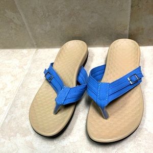Size 8.5 women’s blue sandals